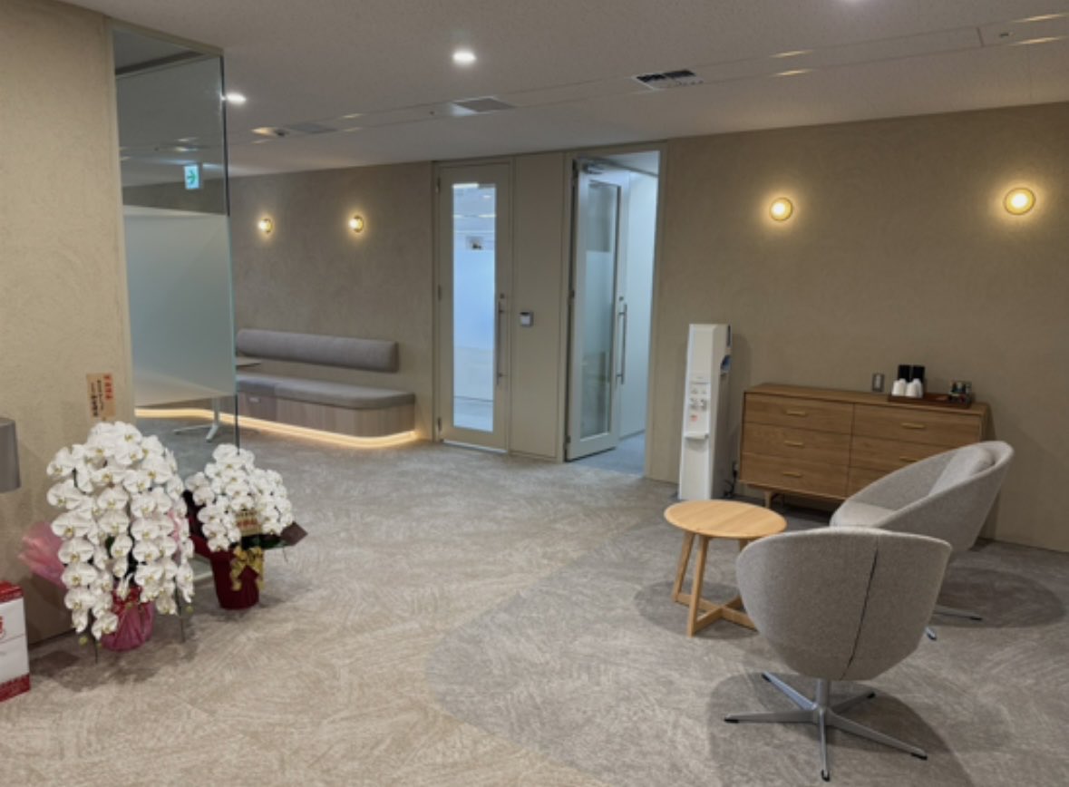 TECHVAN_tokai's tweet image. お知らせです📢
テクバン東海支社は、9月8日より新オフィスへ移転しました！
(📍アクトタワー17階 → 14階へ)
入り口にはドリンクコーナーや緑のある癒し空間あり🌿
また、打ち合わせや休憩に使えるリフレッシュスペース等も設置しています😊　　　#しずおカンパニー #IT #企業相互フォロー