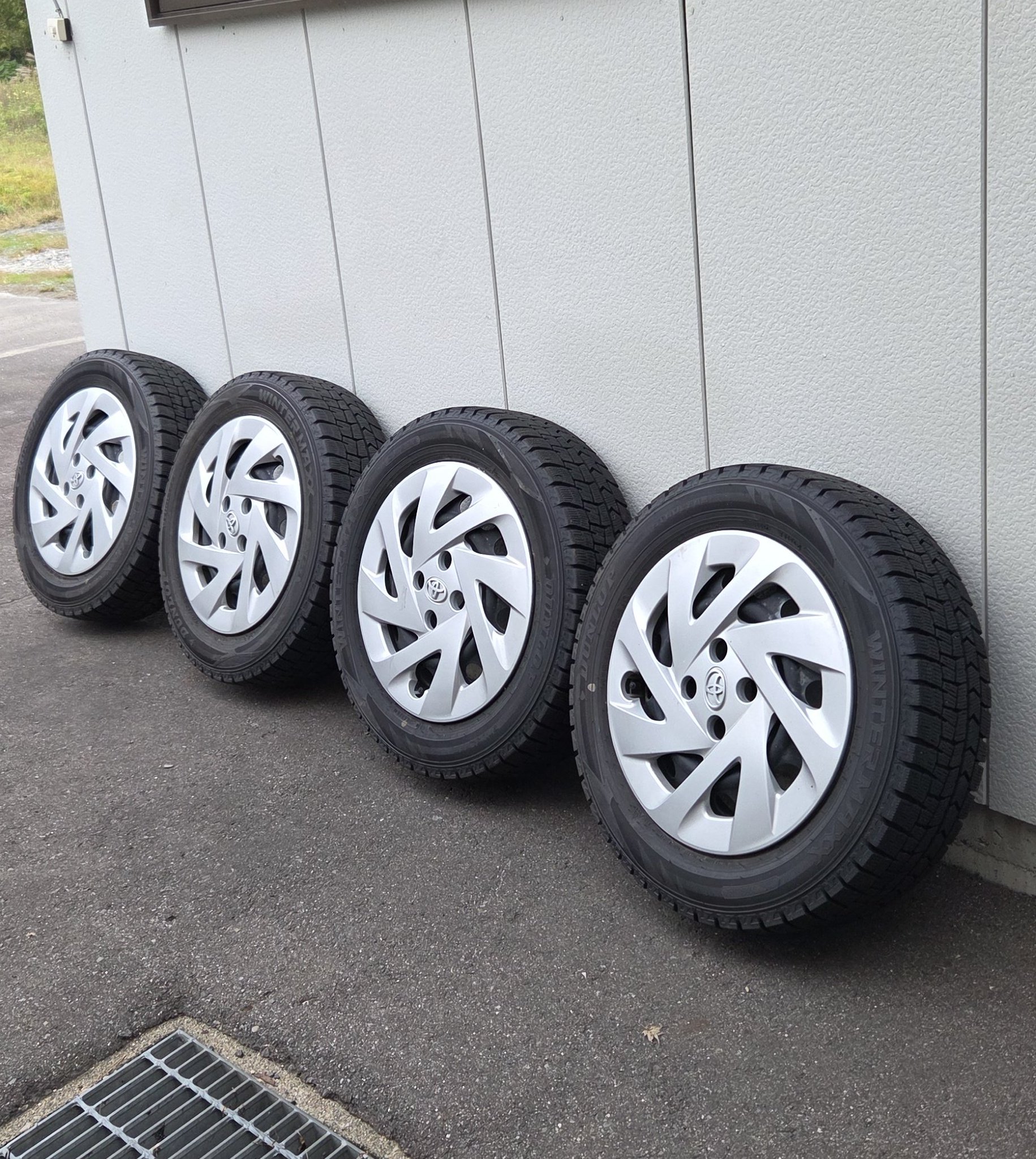 アクア装着　175/65R15 84H タイヤホイール　バリ山 アクア装着 175/65R15 84H タイヤホイール バリ山 アクア装着 175