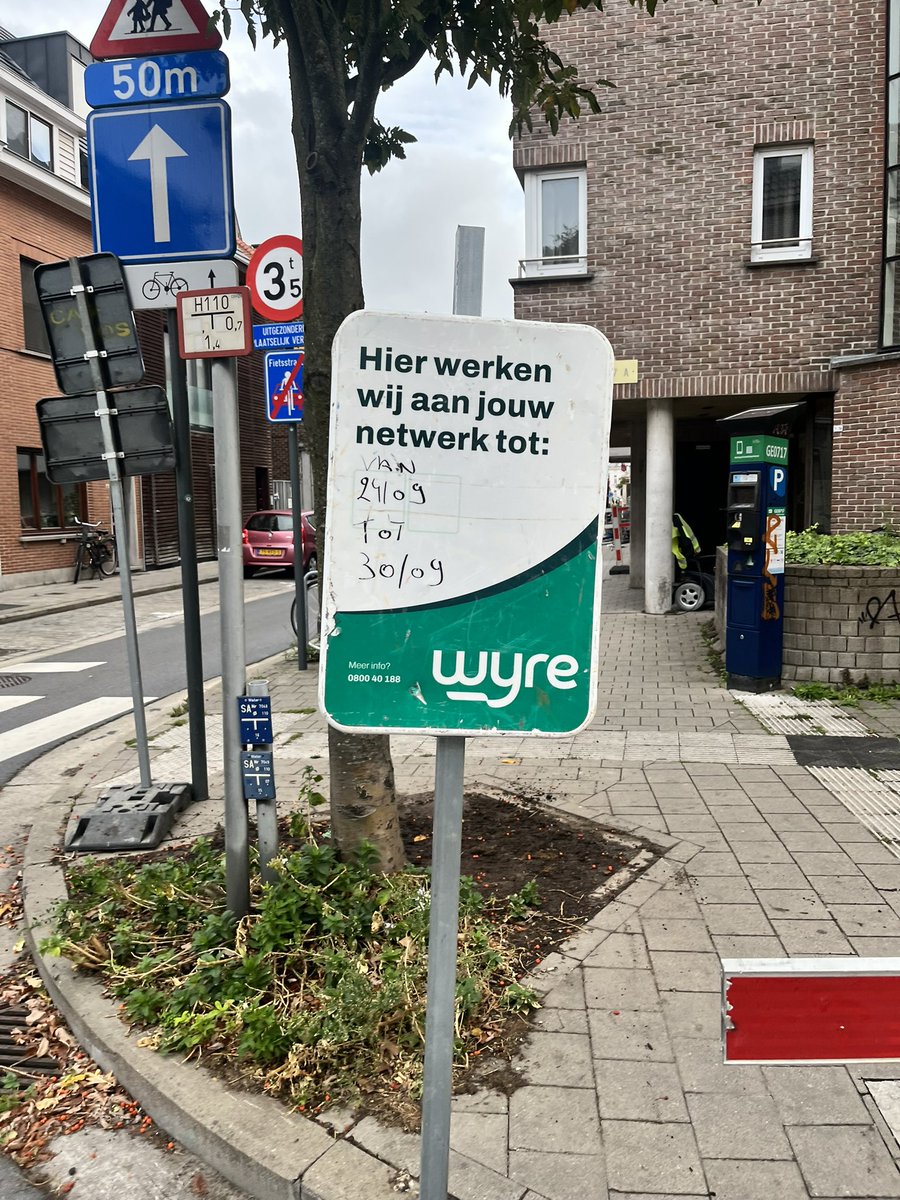BonvivantHip's tweet photo. @wyre @Stadgent we zijn 6 oktober!!!
Niks van communicatie, niks van waarschuwing. Niemand die weet hoelang mijn bedrijf afgesloten blijft van alle verkeer. Louis Vanhouttestraat. https://t.co/hNGRB4LLnG