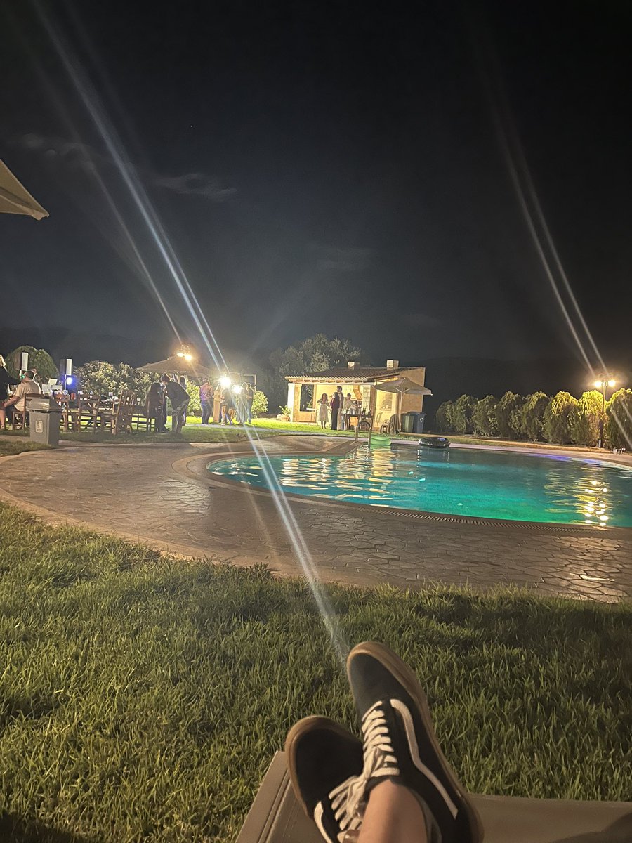 今ヨーロッパに来てまして、その目的がアメリカ人の友達の結婚式なんだけど、

昨日パーティーがあって、参列する人達と話して仲良くはなったものの人数が多いもんで全然名前と顔とどんな話をしたかが思い出せなくて辛い

明日の結婚式本番もうまく話せると良いんだけど…！

(会自体は超楽しかった)