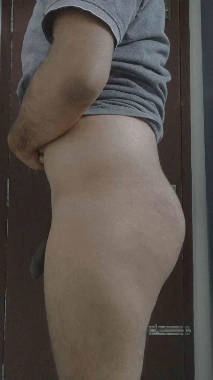 SloshiM10013's tweet photo. Side view hehe, how curvy am i ? :3 https://t.co/iOIQ5OLEgJ