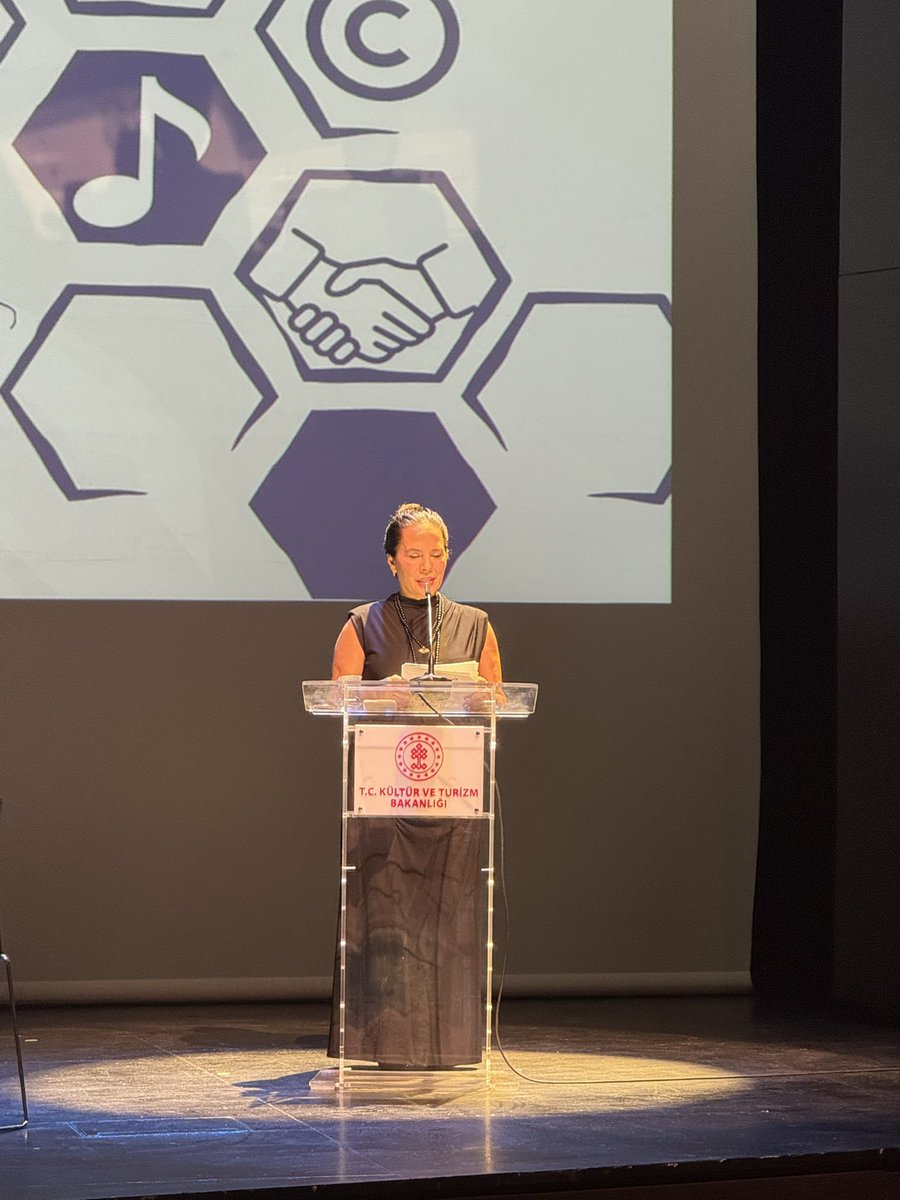 Programımız <a href="/muyorbir/">MÜYORBİR</a> Yönetim Kurulu üyesi Demet Sağıroğlu’nun sunumu, MÜYORBİR Başkanı Sn. Burhan Şeşen ve Müdürümüz <a href="/AvArzuOguz/">Prof. Dr. Arzu Oğuz</a>’un açılış konuşmalarıyla başladı.