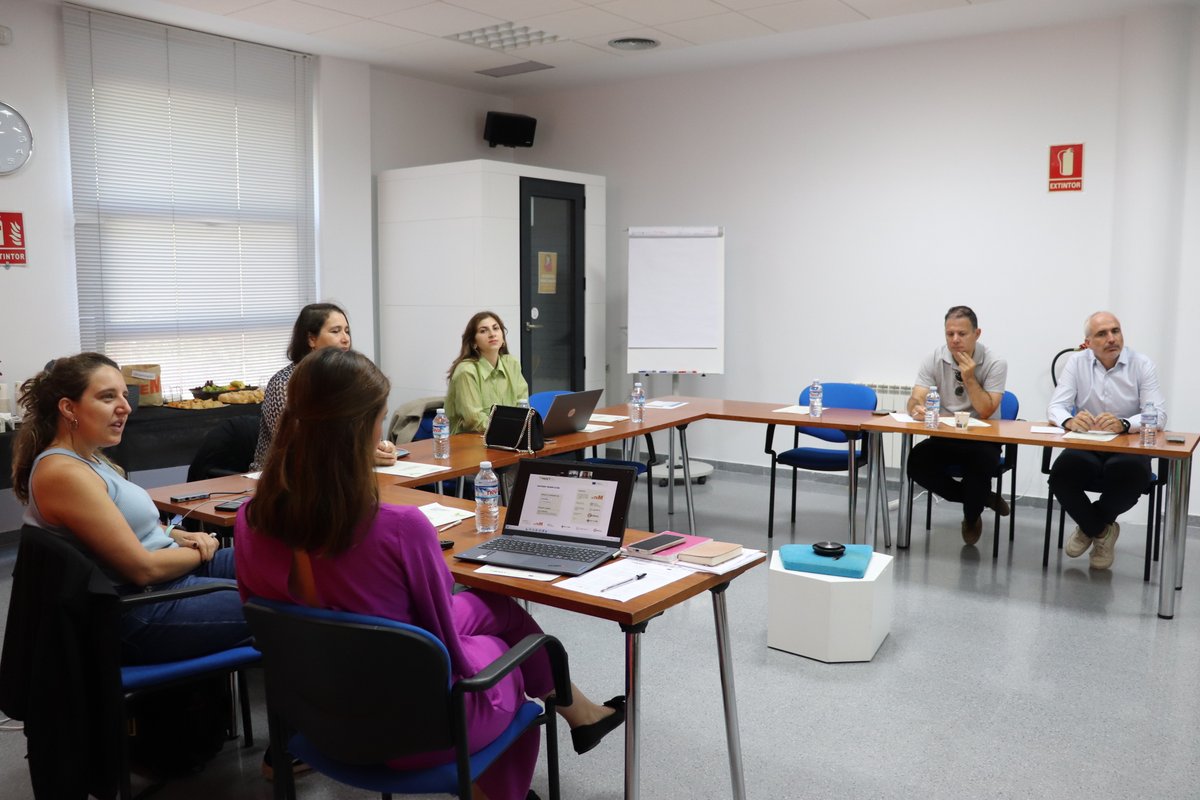 CETEM_CT's tweet image. La semana pasada celebramos un taller internacional bajo el proyecto europeo #INSET, reuniendo a socios y actores clave en Simbiosis Industrial y Economía Circular 🌍
El encuentro sirvió para cerrar lanzar el WP4, que creará el Observatorio Online de Simbiosis Industrial.