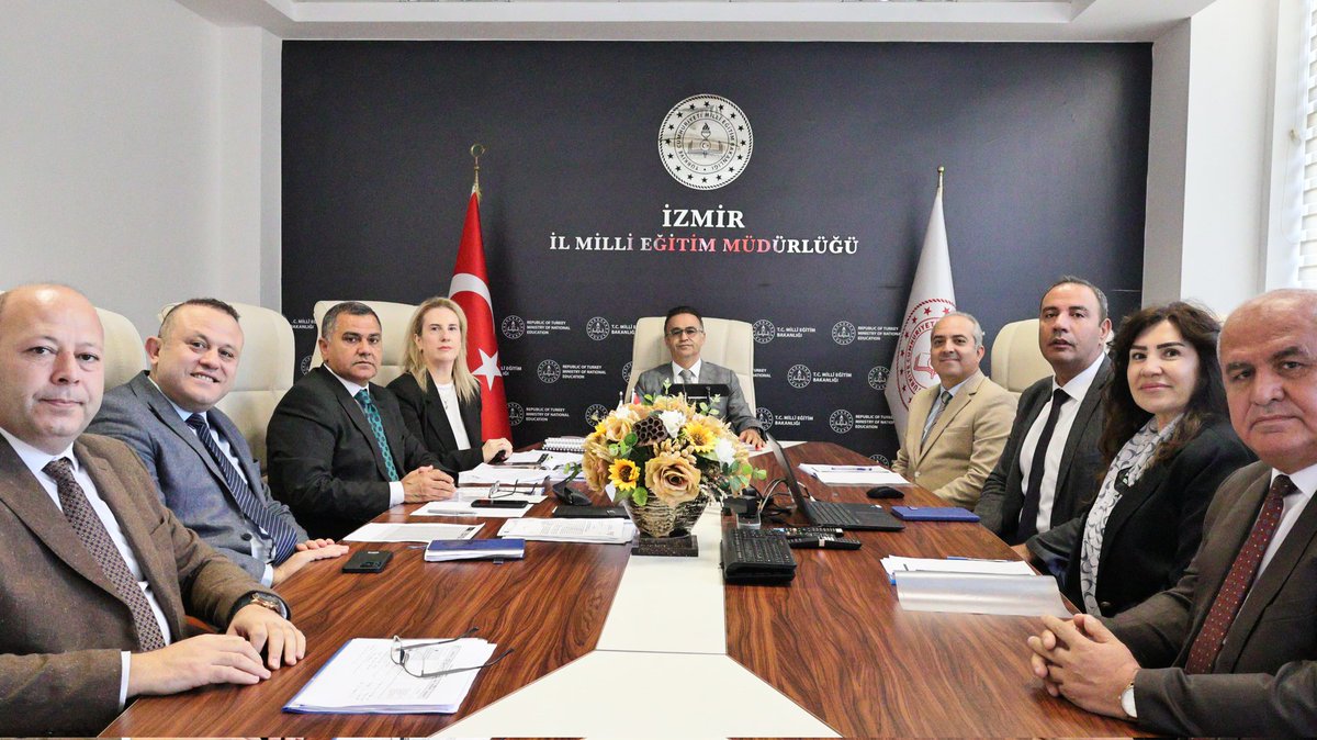 izmir_ilmem's tweet photo. ✨İl Millî Eğitim Müdürümüz Dr. Ömer Yahşi başkanlığında Aliağa İlçe Millî Eğitim Müdürlüğü yöneticilerimizle "Devam Eden ve Planlanan Eğitim Öğretim Çalışmalarına İlişkin Değerlendirme Toplantısı" gerçekleştirildi.
@tcmeb @Yusuf__Tekin @drsuleymanelban @yahsiomer https://t.co/EXl0zq1LhM
