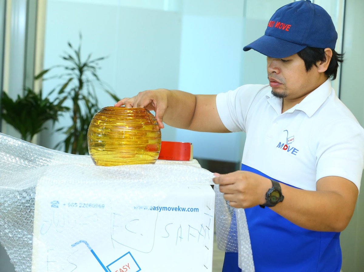 Feel confident, not overwhelmed, even when moving abroad. Easy Move KW ensures a smooth and hassle-free international relocation