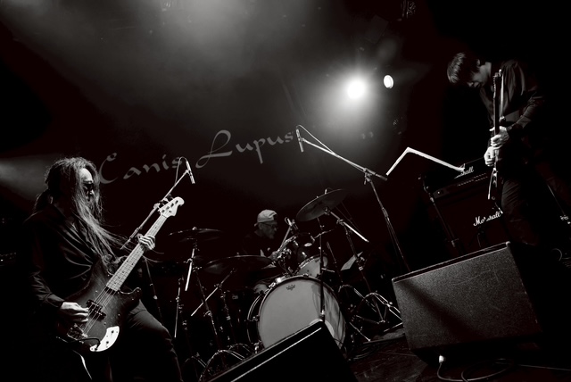 CLUBQue's tweet image. ＼✨新規告知解禁✨／
12/7 [SUN]
“aeroperspective 2025 final”

Canis Lupus[Ba&amp;amp;Vo:森川誠一郎,Gu:ヤマジカズヒデ,Dr:箕輪政博] -oneman-

⏰OPEN 18:00／START 18:30
🎫￥4,000 [+1D]
Que店頭 [16:00～21:00] 10/10～
LivePocket,イープラス 10/11～

▼詳しくはこちら▼
clubque.net/schedule/11949/