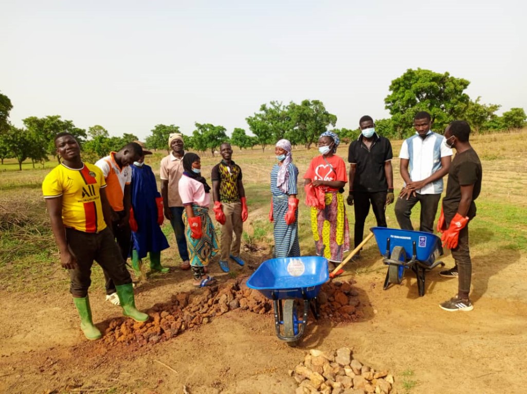 PNUDBenin's tweet image. Dans le cadre du projet transfrontalier #PEV Benin-Niger, près de 300 bénéficiaires (156🚺) ont été appuyés à Kandi, Malanville &amp;amp; Karimama à travers des activités à haute intensité de main-d’œuvre &amp;amp; des activités génératrices de revenus financées via l’approche 3x6. 

#ODD16