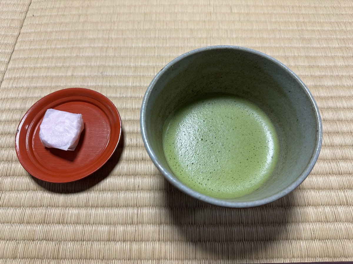 jakin_hempfield's tweet image. 今日は午前中は葛城市役所に行き、
午後からは葛城市で一番有名な観光地
當麻寺(たいまでら)に参拝に行って参りました。

當麻寺のご本尊の當麻曼荼羅(たいままんだら)は極楽浄土を現していると言われてます。…