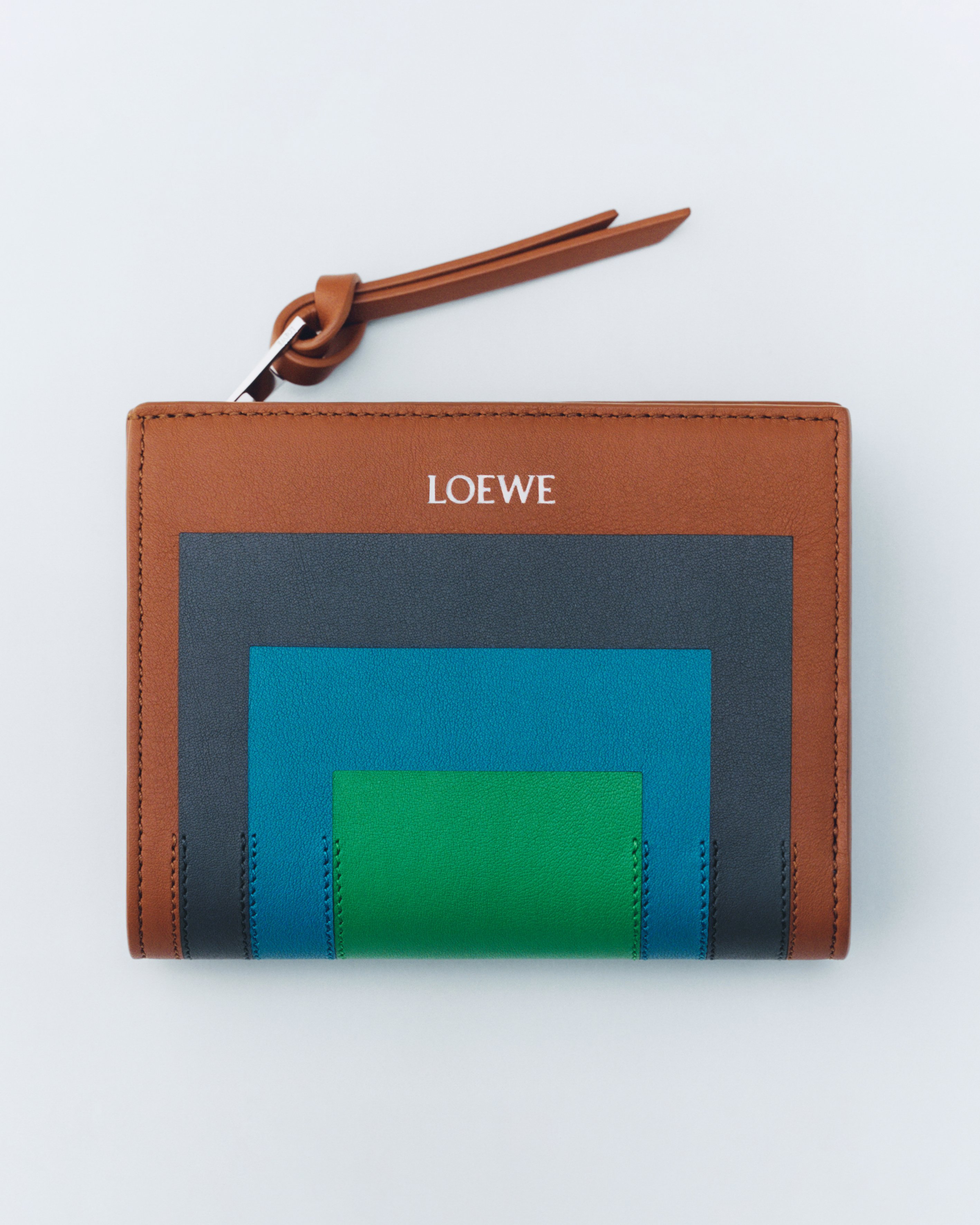 ★引越しの為月末までSALE早い者勝ち★ LOEWE ブラック エナメル ☆引越しの為月末までSALE早い者勝ち☆ LOEWE ブラック エナメル