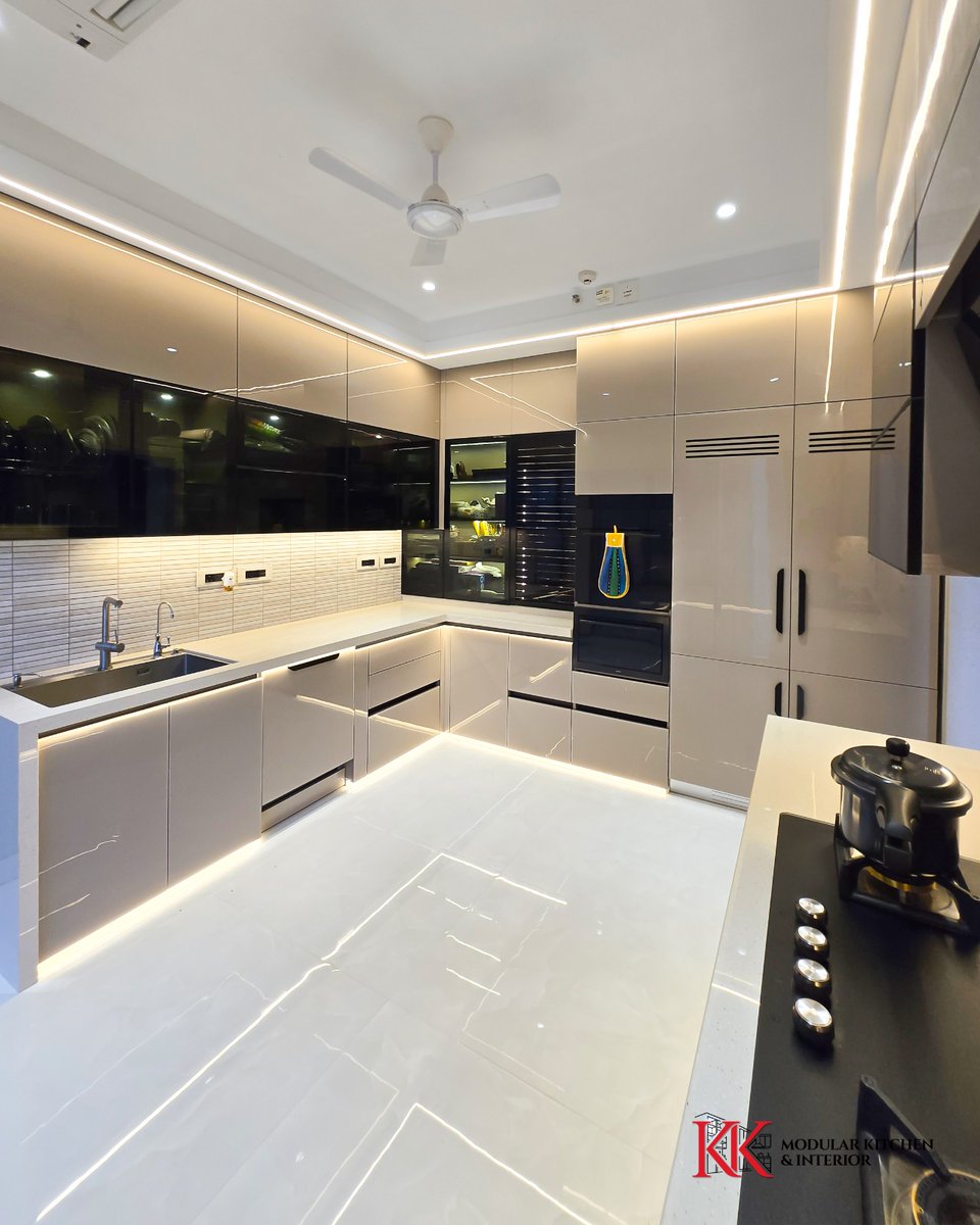 KKModularKitchn's tweet image. This kitchen is a true example of modular brilliance – every hardware and appliance from our client’s 

Final reveal loading… 
#kkmodularkitchen #modularkitchenmumbai #mumbaiinteriors #luxurykitchen #piramalaranya #bycullaeast #kitchengoals #kitchenmakeover #sustainableliving