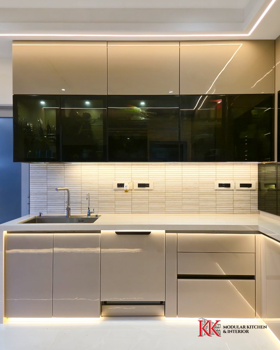 KKModularKitchn's tweet image. This kitchen is a true example of modular brilliance – every hardware and appliance from our client’s 

Final reveal loading… 
#kkmodularkitchen #modularkitchenmumbai #mumbaiinteriors #luxurykitchen #piramalaranya #bycullaeast #kitchengoals #kitchenmakeover #sustainableliving