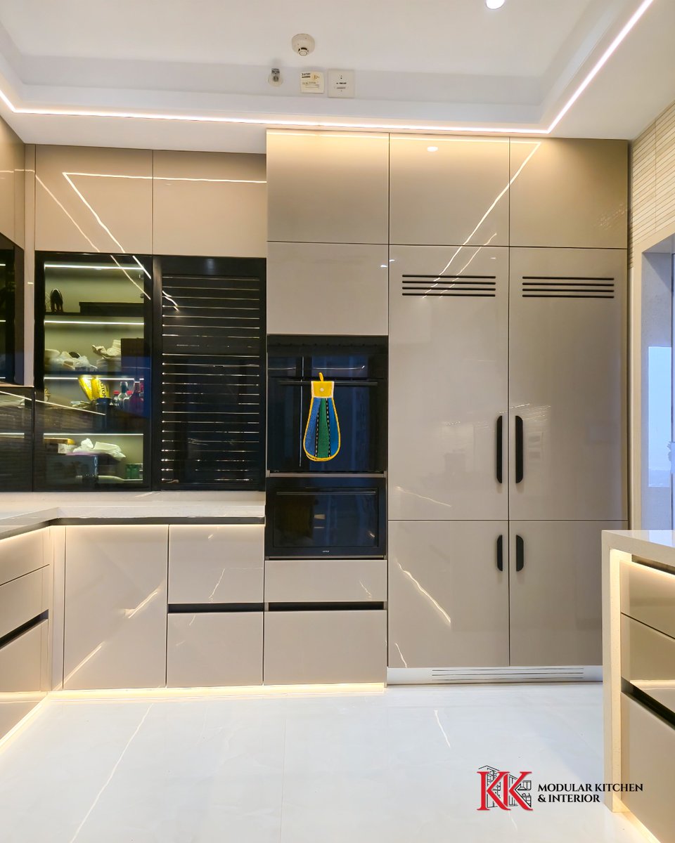KKModularKitchn's tweet image. This kitchen is a true example of modular brilliance – every hardware and appliance from our client’s 

Final reveal loading… 
#kkmodularkitchen #modularkitchenmumbai #mumbaiinteriors #luxurykitchen #piramalaranya #bycullaeast #kitchengoals #kitchenmakeover #sustainableliving