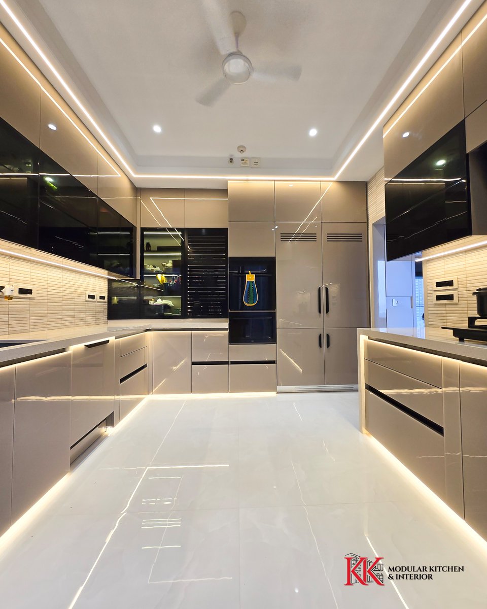 KKModularKitchn's tweet image. This kitchen is a true example of modular brilliance – every hardware and appliance from our client’s 

Final reveal loading… 
#kkmodularkitchen #modularkitchenmumbai #mumbaiinteriors #luxurykitchen #piramalaranya #bycullaeast #kitchengoals #kitchenmakeover #sustainableliving
