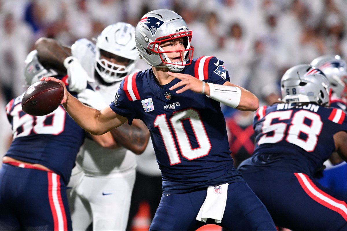 PatsBuzz's tweet image. Drake Maye tonight:

🏈22/30

🏈273 passing yards (12 rushing yards)

🏈 Game Winning Drive. 

Franchise QB night. LFG.