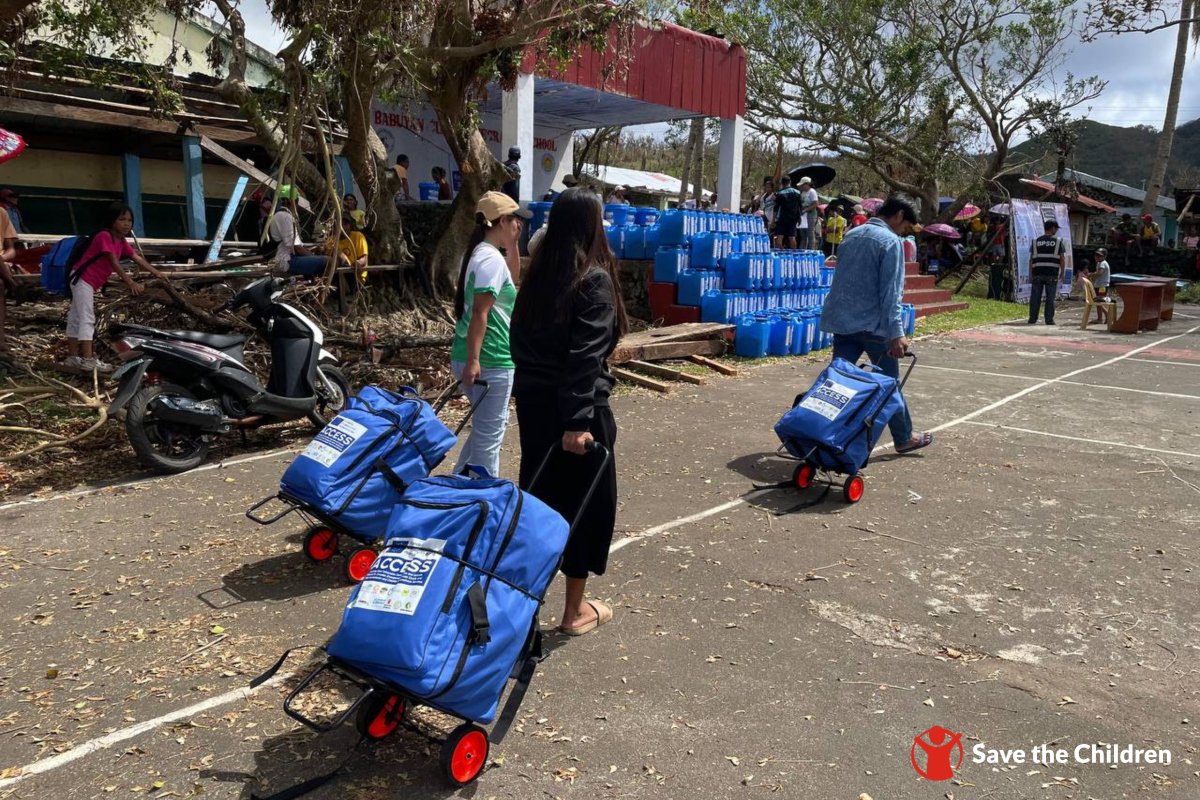 SaveChildrenPH's tweet photo. The combined impact of #Habagat and cyclones #MirasolPH, #NandoPH &amp; #OpongPH left many children in Calayan, Cagayan struggling to return to school.

Through @eu_echo's #ACCESS project, 310 learners &amp; 14 teachers received vital education support. 
 #ForAndWithChildren https://t.co/4KHmmAsLAl