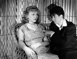 merlinpapin3's tweet photo. .@FredOL69007 .@tbarnaud Voici mon TOP12 des films du Réalisateur #JacquesBecker
7 – Rendez-vous de Juillet de Jacques Becker (1949) avec Daniel Gélin Maurice Ronet Nicole Courcek Brigitte Auber Pierre Trabaud
Les problèmes amoureux et les aspirations professionnelles d'une bande de jeunes dans le Paris de l'après-guerre, entre la préparation d'une expédition africaine, les répétitions théâtrales et les soirées dans les cabarets de jazz.