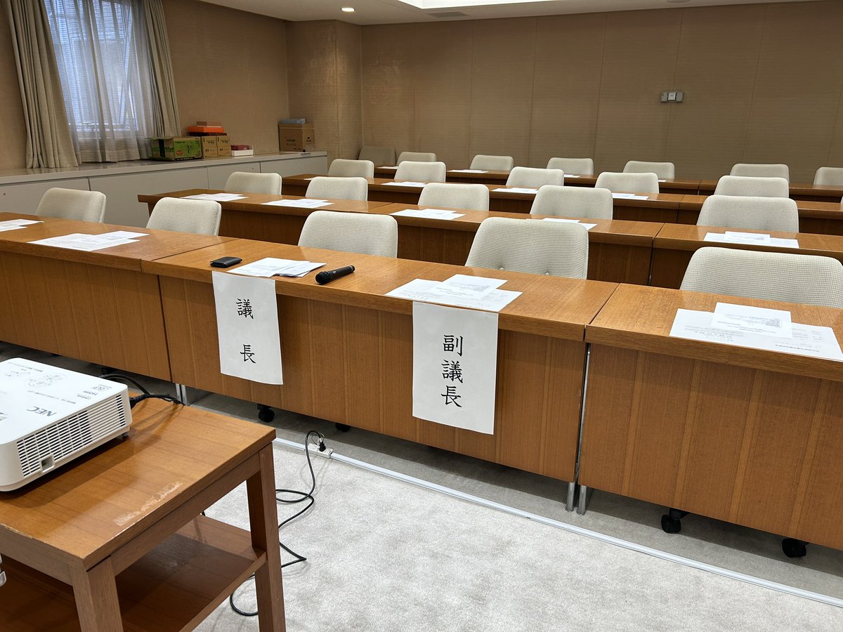 河内長野市議会で香害についての講演会のご依頼があり、会場で設営中😊🌈
パネル展もやりまちゅよ‼️
#香害は公害
#不安虫