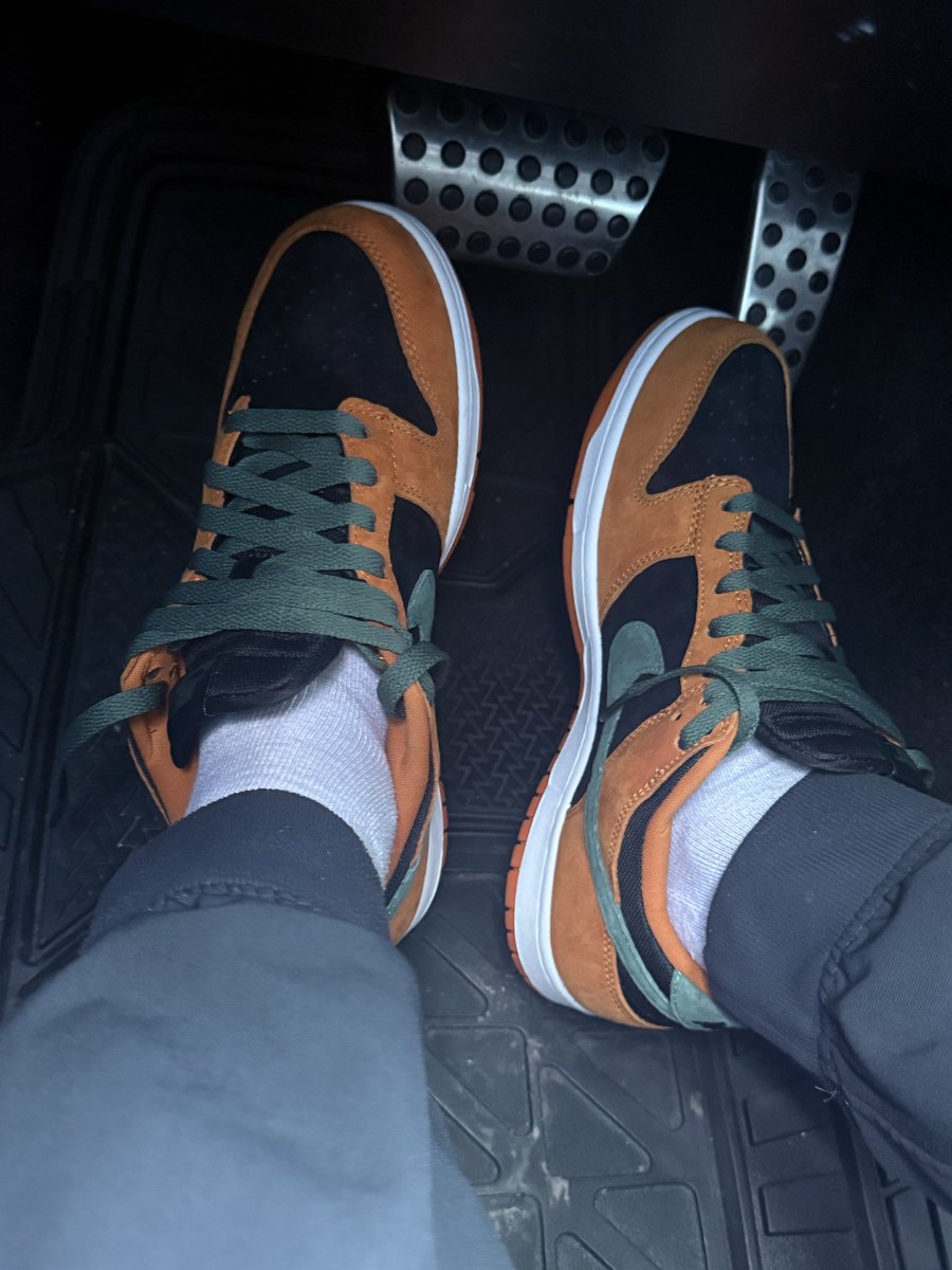 DinoStaxkzkixkz's tweet photo. Lovely weather 4 #dunktober #uglyduckling #ceramicdunks #nikedunks #keeprockingkicksz #wearyourkicksz #kotd #wywtd #supreme #SupremeGod @dropsdotgg @SneakerDropWW @snkr_twitr @SoleRetriever @NNavram @NIwiththekicks @Nike @SolelyCD @Felix51223307 
@Pokemon #October2025 💯🦖🖤🎃👻 https://t.co/isqYPufFL3