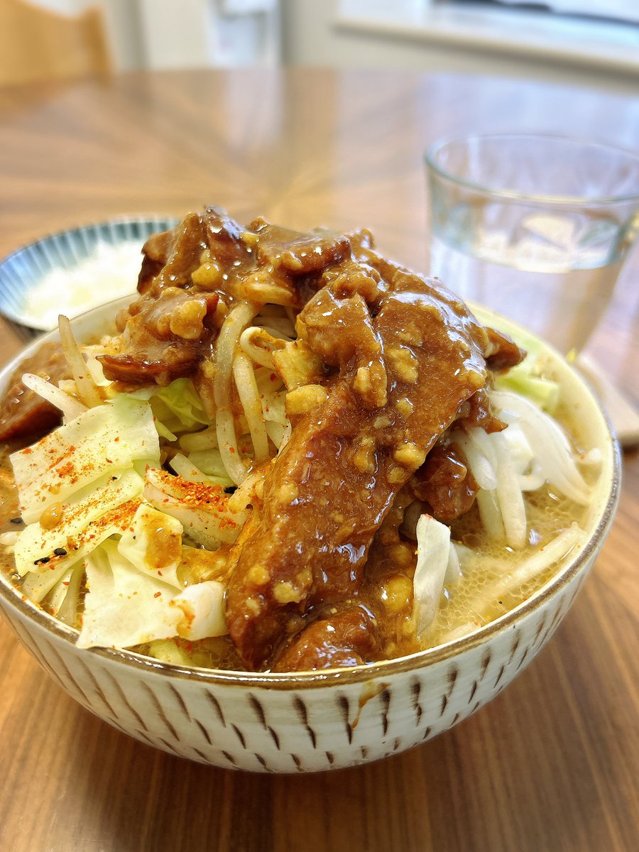 FXtrader_JunJun's tweet photo. セブンにあった脂と肉✨👀‼️
いつものお家ジローインスパイアにぶっかけたった🐷ブヒ🐽

これ以上の食べ物がこの世にあるのだろうか、否❗️あろうはずもなかろーうブヒッ🐖 https://t.co/yRtgXdVRwb