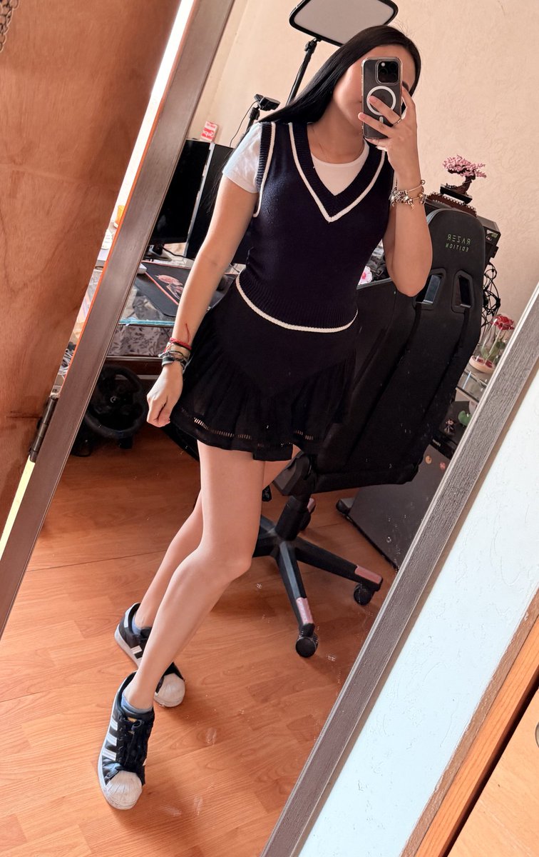 🔴 Ya en directoooo!! Ven con tu pelinegra fav de siege! 🖤 

Twitch: chrispesquera1 
Twitch: chrispesquera1