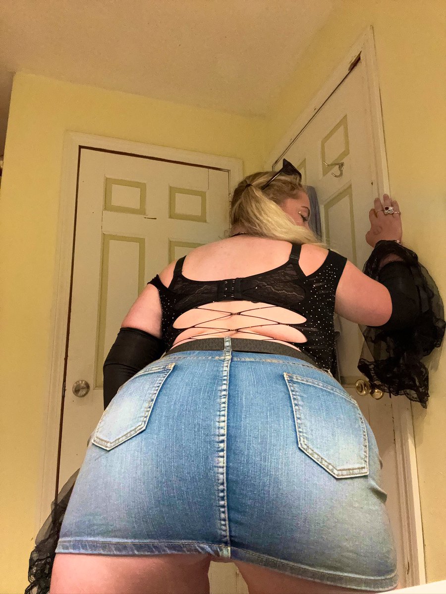 avizuals1's tweet image. RT to strip me😼