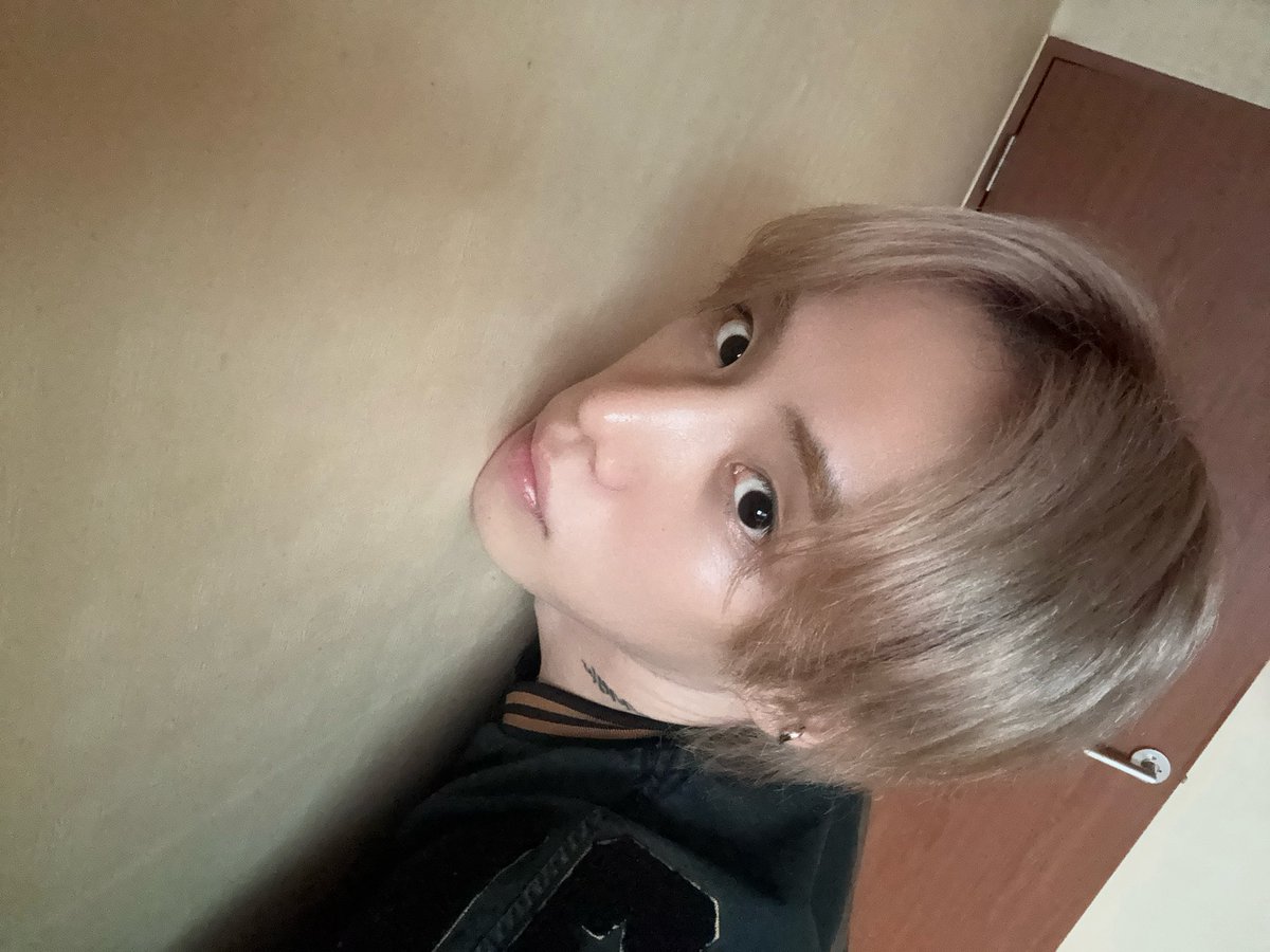 OmegaX_members's tweet photo. [#OX]

행복한 추석 보내세요 포액 🖤➕

#OMEGA_X #오메가엑스
#젠 #XEN https://t.co/kMQo9JVuKa
