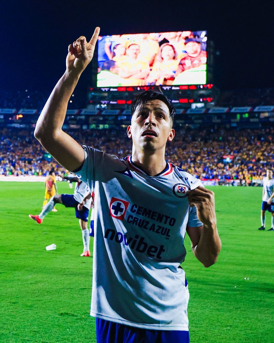 Carlos tweet media