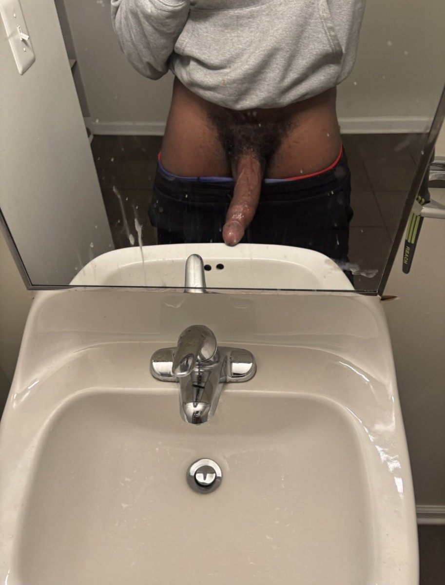 3RD LEG GIANT 🍆 tweet media