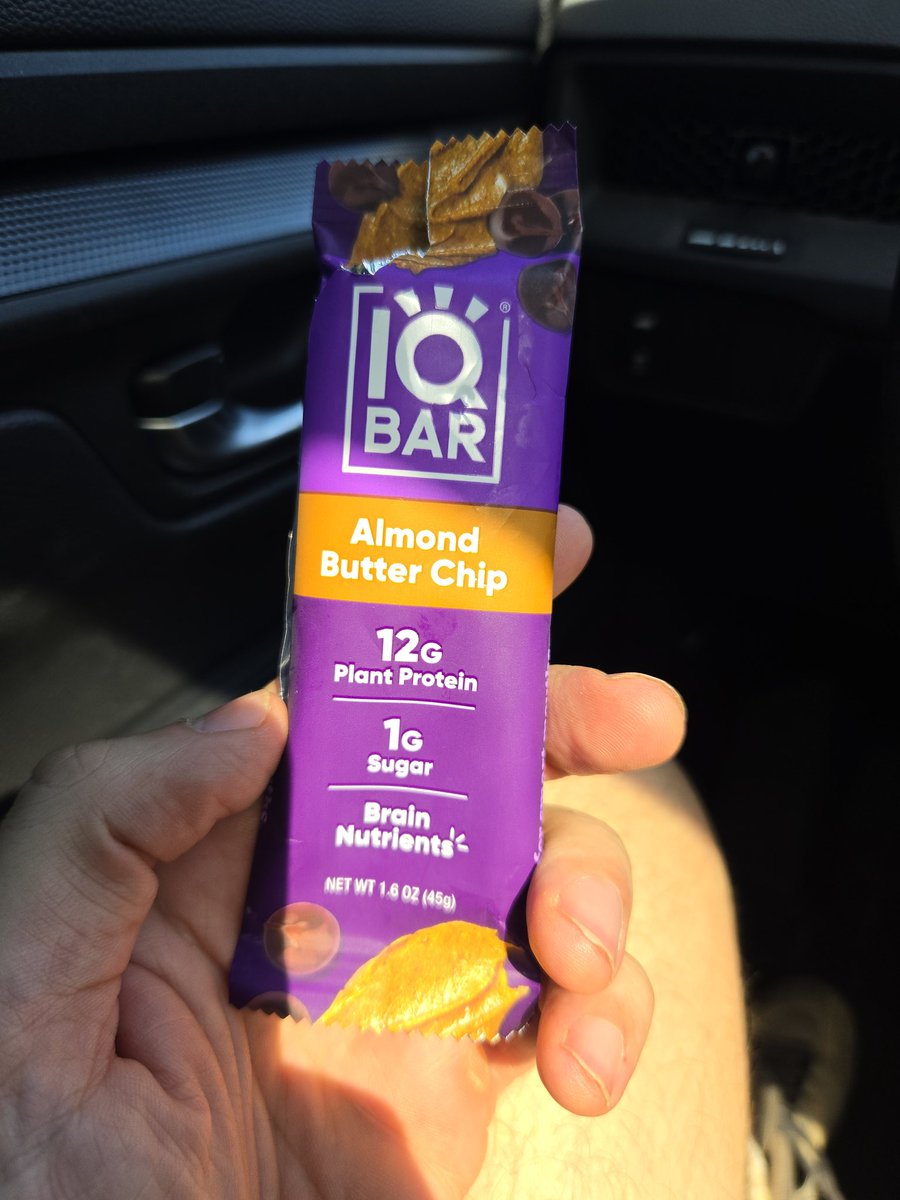 MicrowaveKeto's tweet photo. No seed oils! I'm a big fan of these IQ Bars (I buy them myself, there are no sponsors here). There are only 2 g of net carbs, and again, there are #noseedoils. They taste delicious and have all ingredients you can pronounce. Have an awesome day! #MicrowaveKeto #EasyKeto https://t.co/c3vQq1M4FM