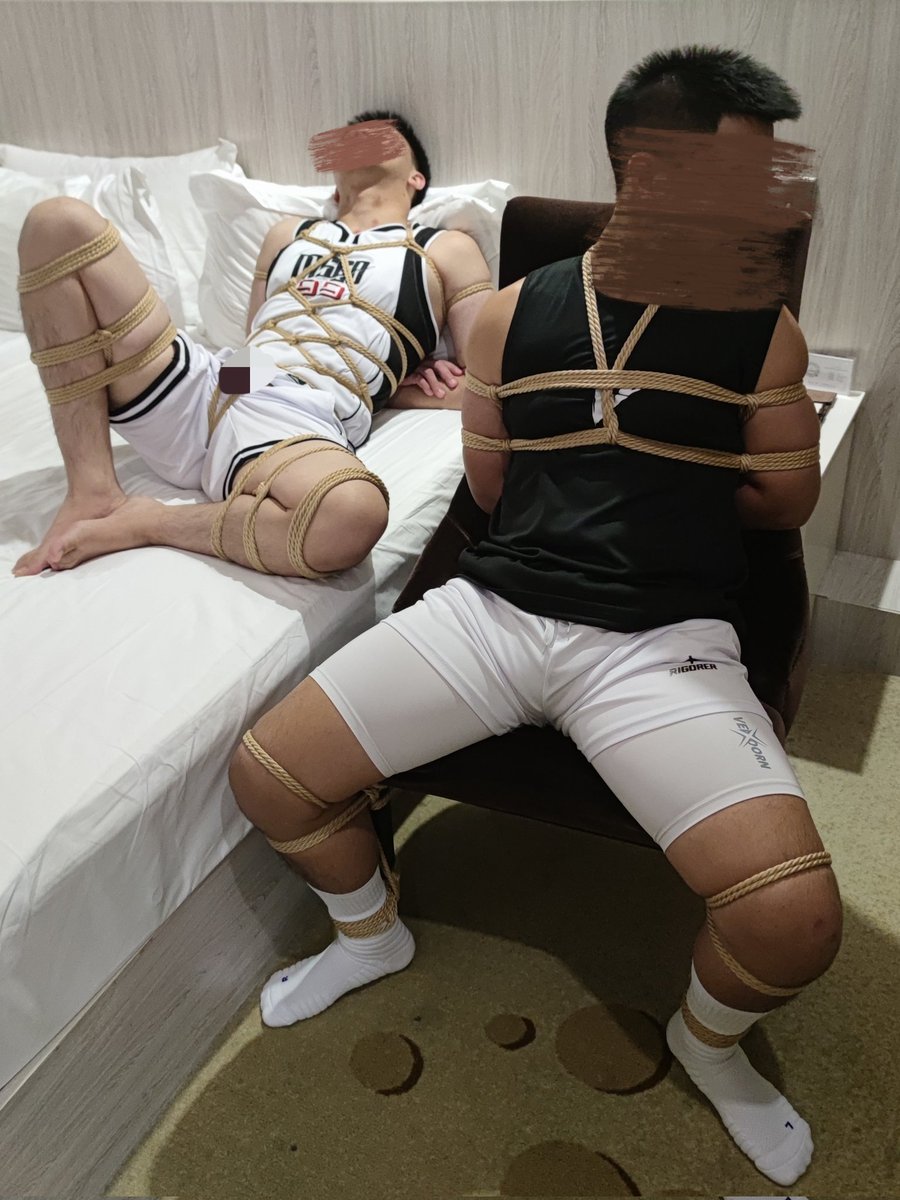 螳螂捕蝉（p1）
黄雀在后（p2-3）
小狗双双落网后先取哪只?!
<a href="/ACZSTDHPX0M/">爱吃炸薯条的憨批</a>
<a href="/suyoubing0210/">酥油饼Nick</a>