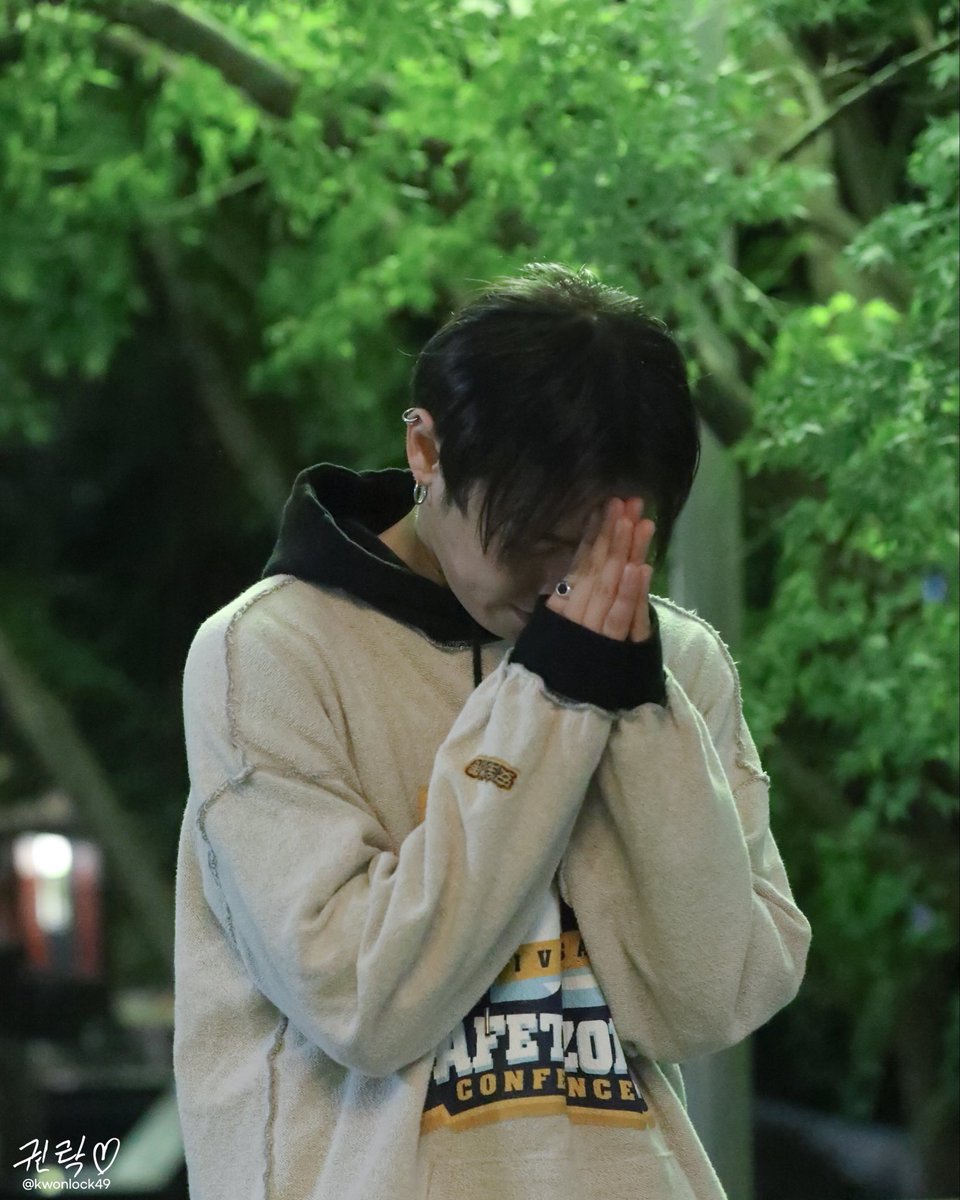 251003 설공찬 퇴근길

낙곱새 날짜 변경 후 무한 사과 하는 오빠🙏🏻

#유권 #블락비 #블락비유권 #BLOCKB #UKWON #설공찬 #이비컴퍼니