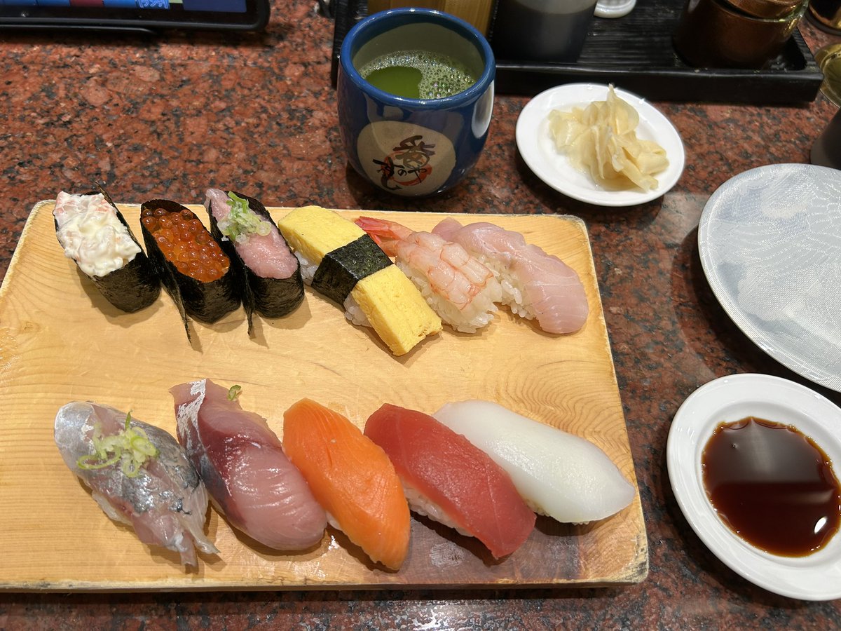 BPmommyCEO's tweet image. 休日ランチ🍽

はぁ…富山に住んでてよかった💕

番やのすしランチ960円(税込1056円)
みそ汁サービス付き

サーモンといくらの軍艦も美味しー🍣

そして みうらっちにソックリな
店員さんいるwww

美味しかった😋ごちそうさまでした

 #番やのすし高岡店