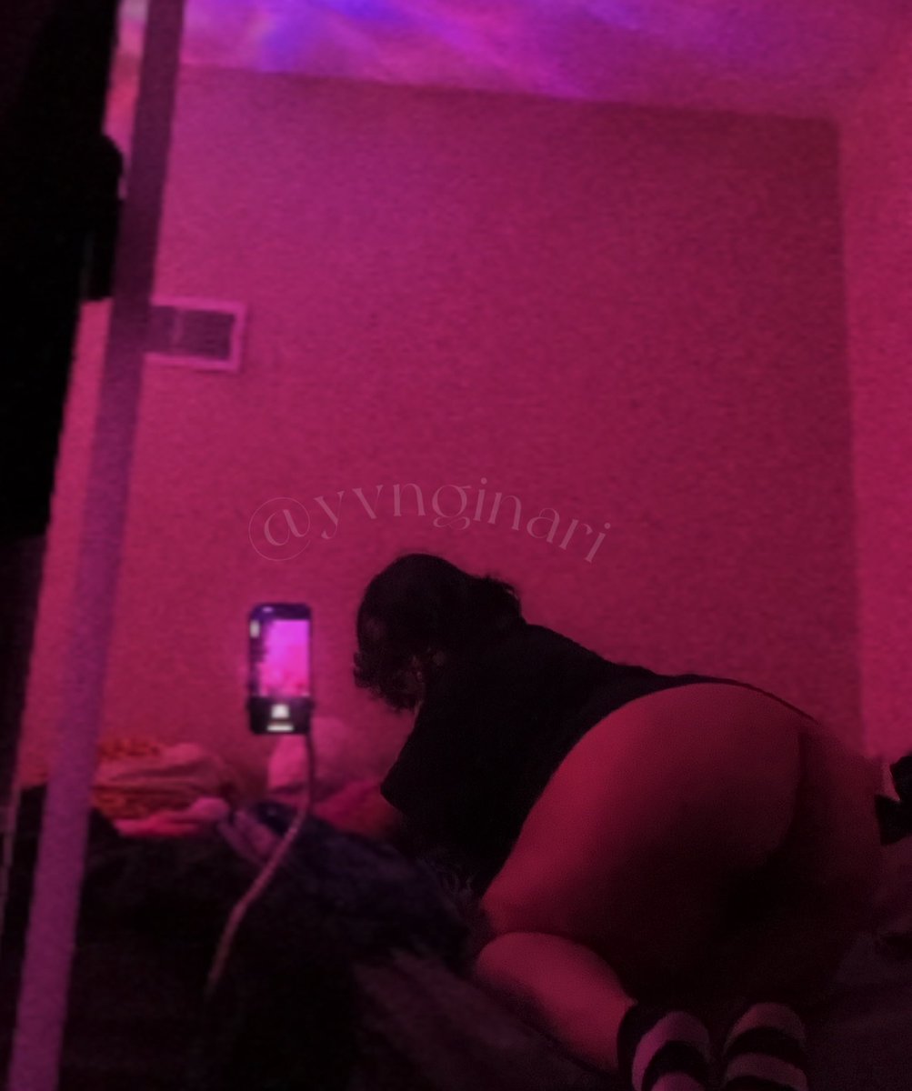 yvnginari's tweet photo. No panties for easy access 

♡ &amp; ↻ https://t.co/IqNp8lTa8f