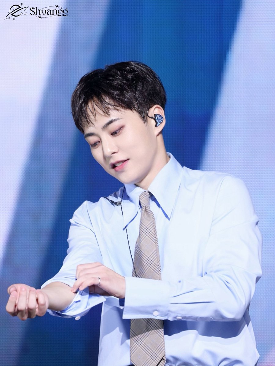 #xiumin #김민석 
#시우민 #シウミン
<a href="/XIUMIN_INB100/">XIUMIN_official</a>