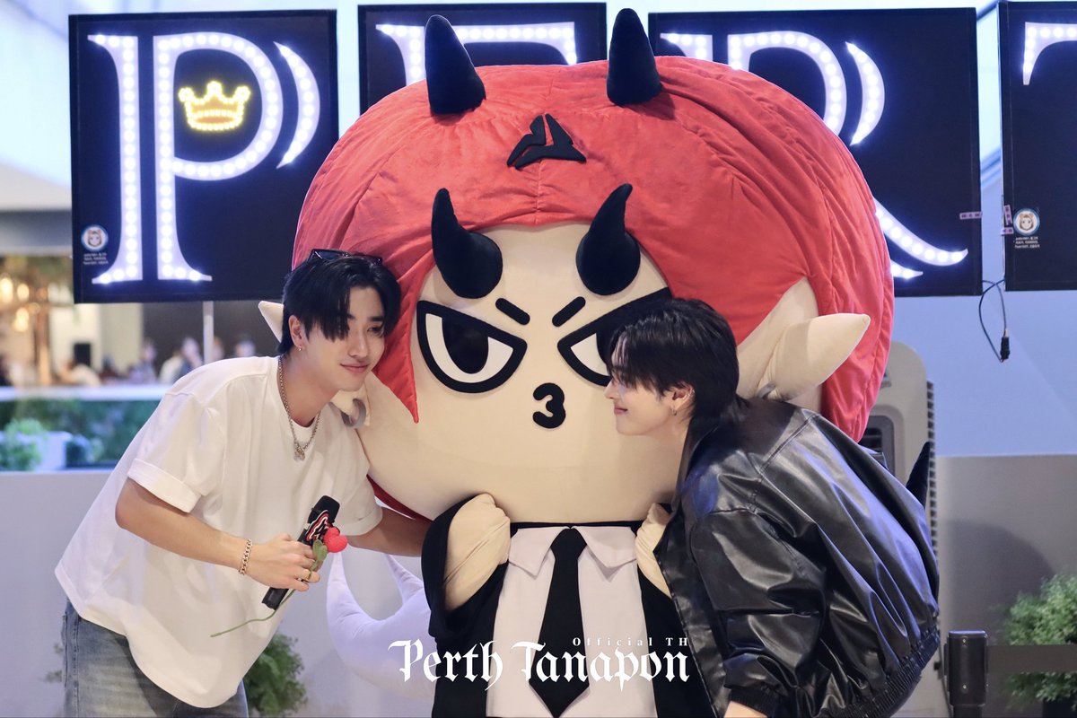 pperthsantaaa's tweet photo. @kamukamutea my PerthSanta
#KAMURebranding
#KAMUTeaFullyJoyEvent
#PerthSanta #เพิร์ธแซนต้า https://t.co/Js9jHiHJnH