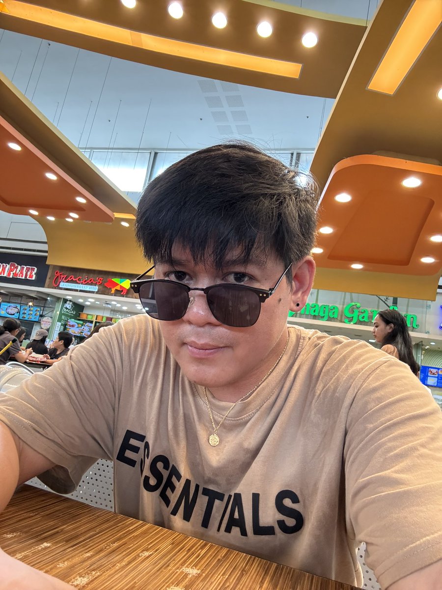 jcdubacious21's tweet photo. Kain muna bago mag trabaho. See yah Caramoan in a while. #SMnaga https://t.co/nTxwHk0sqU
