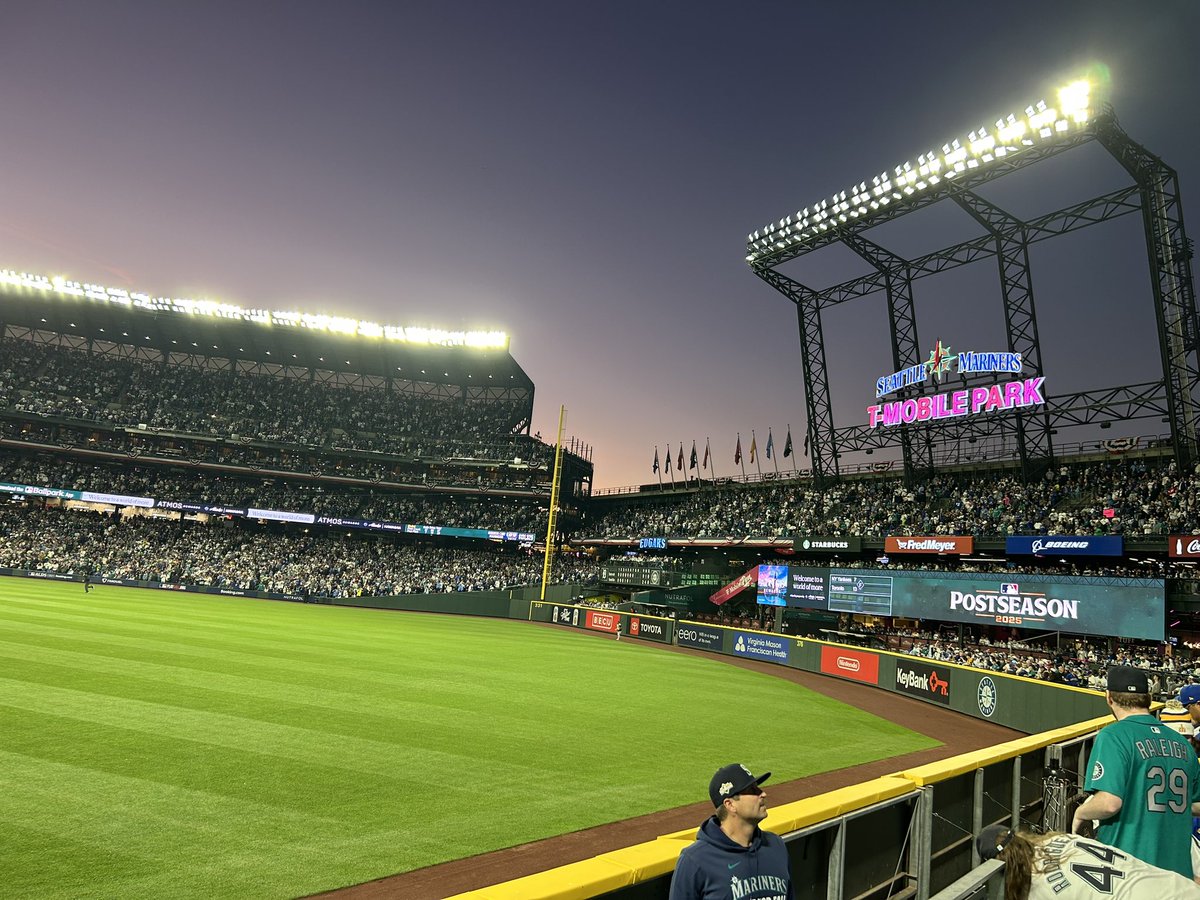 YardsPerGretch's tweet image. How can you not be romantic about baseball?