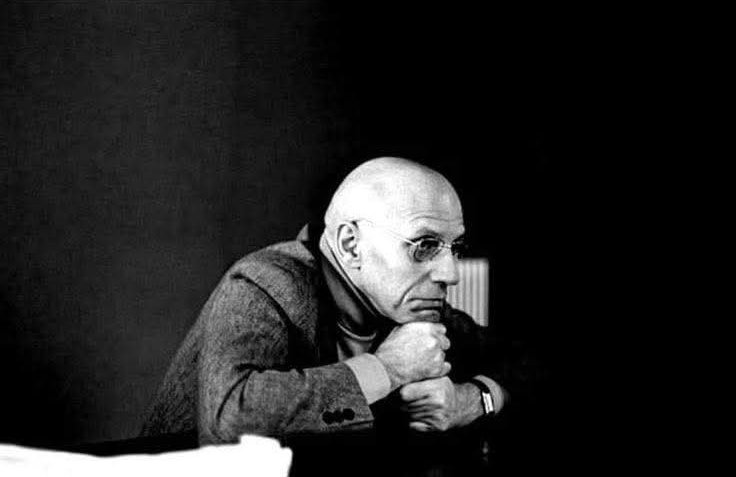 "La escuela, el acuartelamiento, el taller, el hospital, la prisión son instrumentos de disciplina."

 — Michel Foucault, Vigilar y castigar