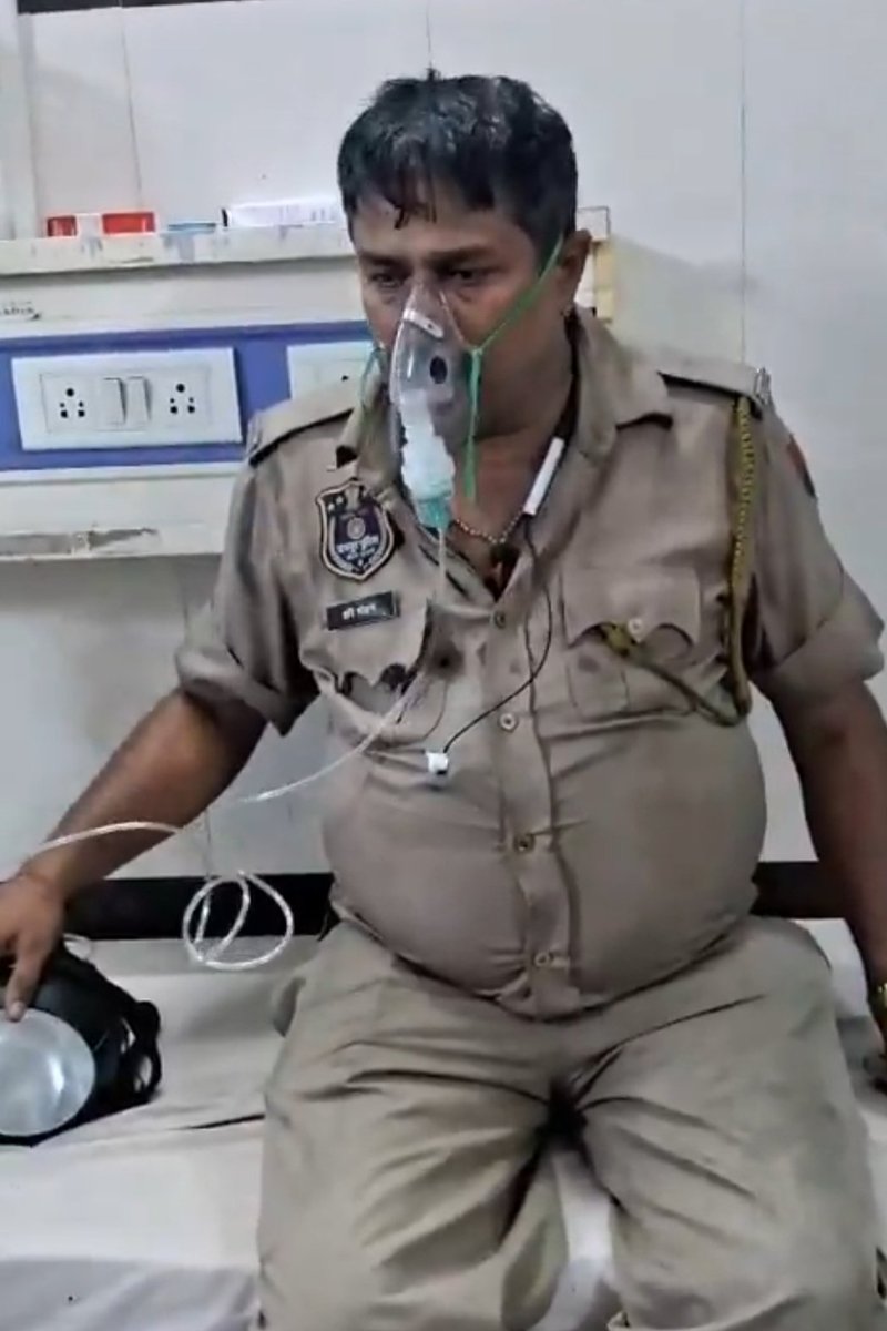 हमने ईश्वर को भले प्रत्यक्ष रूप से न देखा हो, परंतु ख़ाकी वर्दी में कर्तव्यनिष्ठ मानव के रूप में हमने निश्चय ही देवत्व के गुणों का अनुभव किया है।

🫡 

#sms_hospital