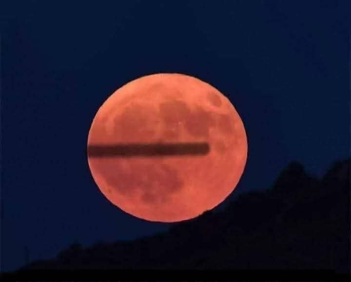 Pour info mon René <a href="/ReneTombarel/">tombarel rené</a> . Voilà une éclipse de.lune . On voit bien que la terre est plate . 😜😜😜. Alors c'est l'ouvreur qui a raison