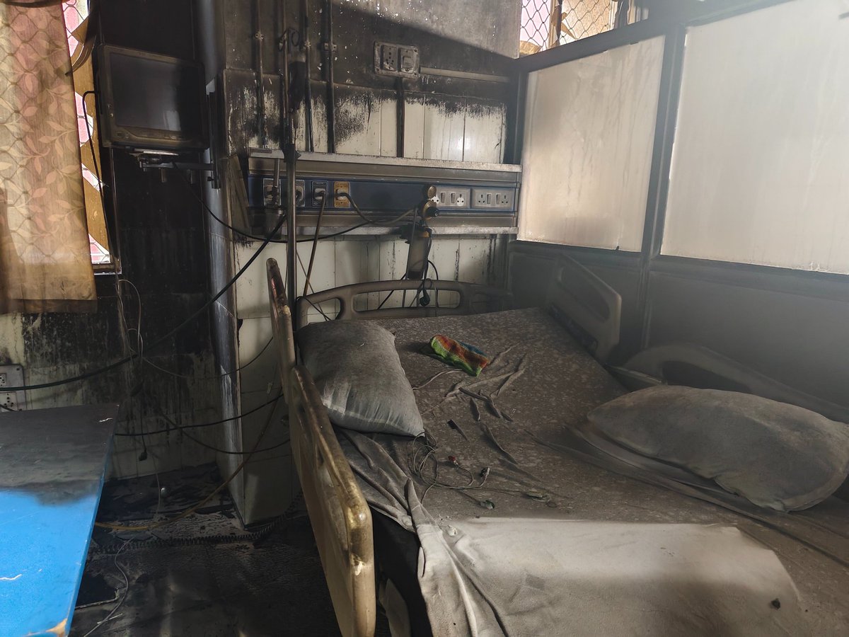 SevadalTNA's tweet photo. Heartbreaking tragedy in #Jaipur 💔
6 innocent lives lost in a horrific fire at the ICU of SMS Hospital’s Trauma Centre. Our deepest condolences to the bereaved families.
This painful incident raises urgent questions on hospital safety &amp; fire preparedness in public institutions. https://t.co/2DtEtl6XHj