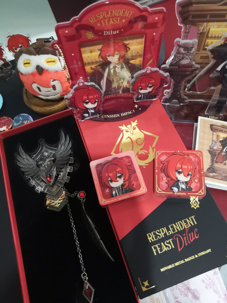 _ruuriya's tweet photo. My Resplendent Feast Merch finally reached me 😭😭😭💕 Diluc is so pretty for whatttt 😭😭😭 

also lol, I need more space for a display shelf bec the amount of Dilucs now reached distracting levels instead of motivating me sksksks 😩🔥💕 https://t.co/5Gx1YQLu6o