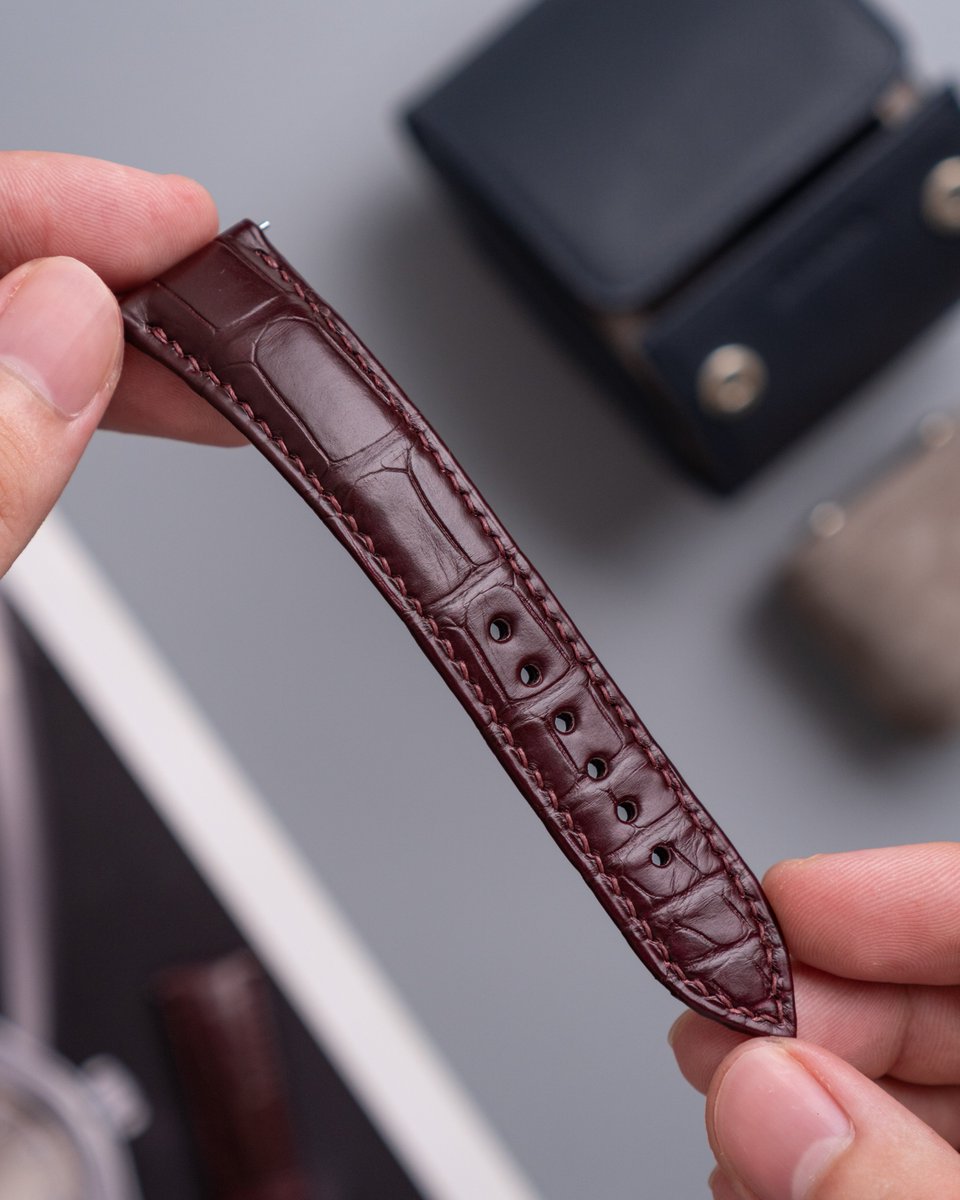 Burgundy Alligator Strap (FOLDED EDGE)
hoasavn.com/burgundy-allig…