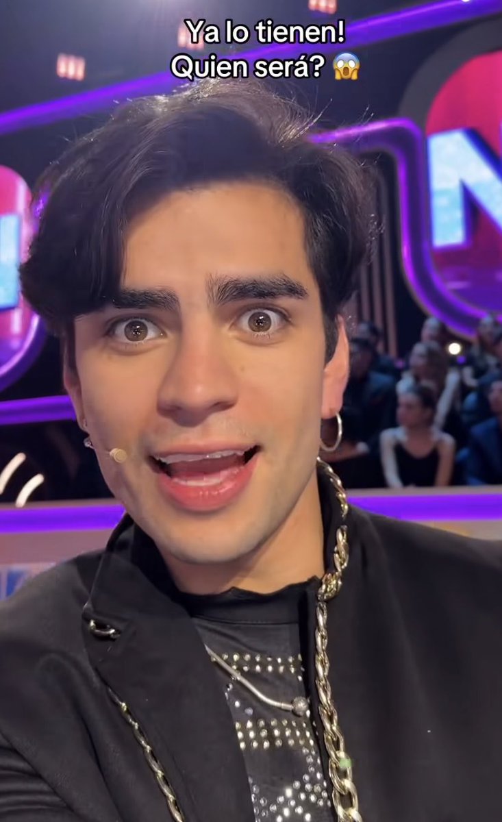 paholaamtz's tweet photo. él solito se la pasa a todo dar en la gala jajajaja lo amo 

AARON GANADOR DEL PÚBLICO 
#LaCasaDeAaron https://t.co/oVd9p9GxWM