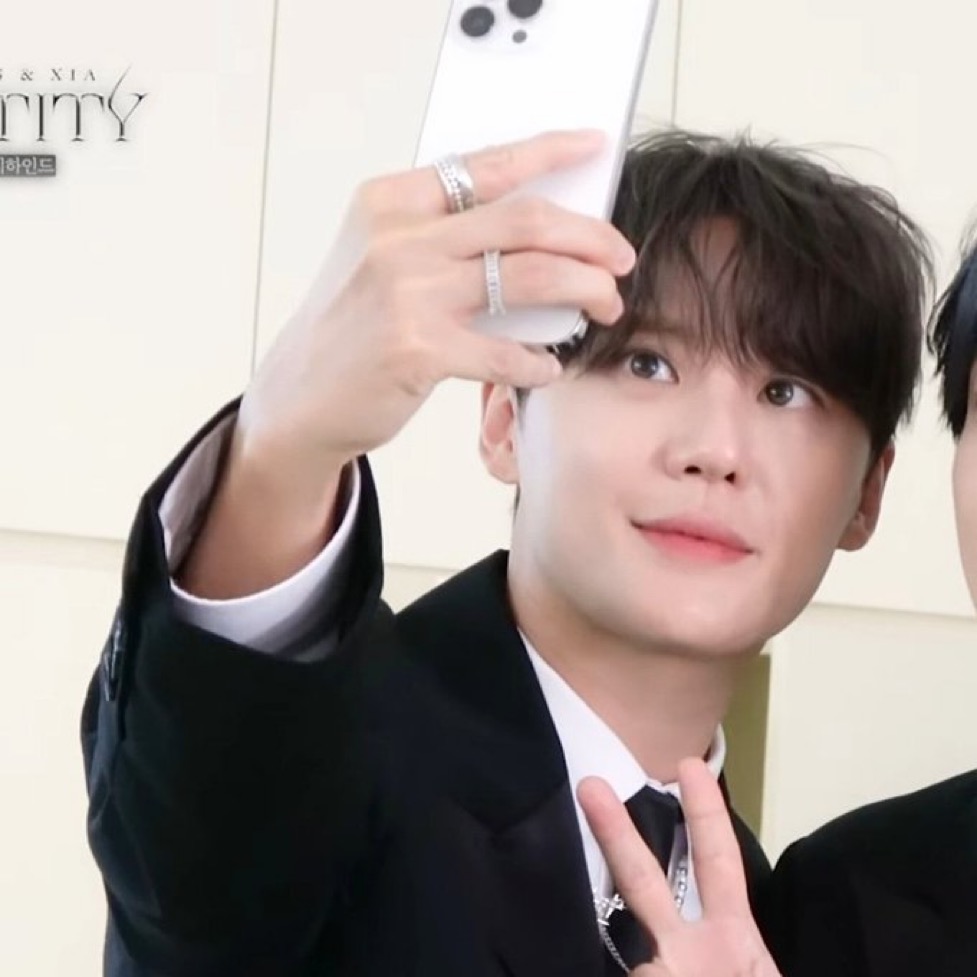 추석이라고 송편막먹으면안되는이유알려줄께  진짜 조심해야되는게 어띃게알어  그게 말랑콩떡 김준수인지아닌지 송편먹기전에 송편한테 너혹시김준수맞는지아닌지물어보고 먹어야돼알겟지   이번추석에도 준수먹지않게조심해