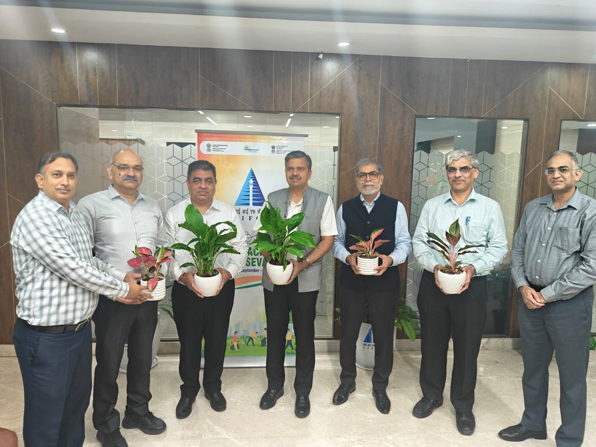 As part of the Swachhta Campaign of Government of India, IIFCL organized a sapling distribution drive for its employees, encouraging them to contribute towards building a cleaner, greener and healthier India.

#SwachhataHiSeva #SwachhBharat #GreenIndia #CleanIndia #IIFCL