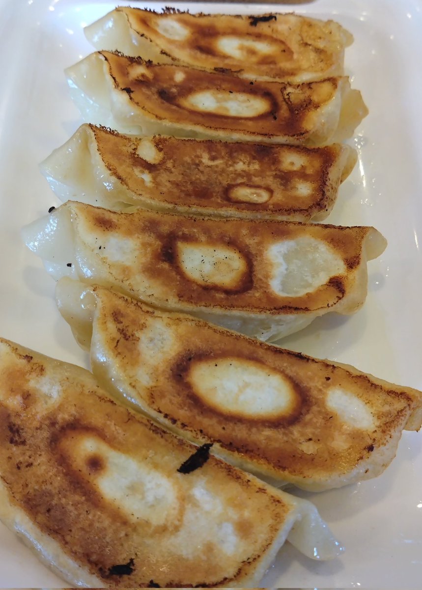 mino32097820's tweet image. 今日の昼飯🥢バーミヤンでの中華
大定番😀チャーハンと餃子🥟☝️
本格的中華が楽しめるファミレス👍
このチャーハンはマジパラパラで
凄く美味い😋餃子も肉タップリで
ジューシで安定の美味さ😋❗❗
#バーミヤン　#チャーハン
#餃子　#ランチ　#昼食
