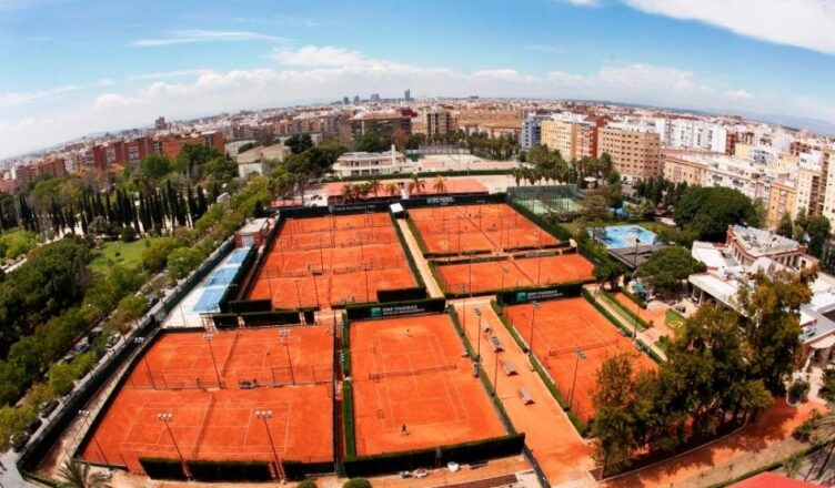 TenisEnEspana's tweet photo. ๐ Hoy, en juego:
๐#copafaulcombridge ๐ช๐ธ, Final Round (Q) y 1R
Damas-๐จ๐ฟ Forejtek (11:00)
Jover-๐บ๐ฆ Krutykh (12:10)
@pablotenis_02-๐ต๐ช Buse (13:20)
Tiffon-๐ฎ๐น Travaglia (13:40)
Montagud-๐ฉ๐ฐ Moller (13:40)
@PedroMPortero-Ramos (18:00)
VAMOS ๐ช
@RFETenis @ATPChallenger https://t.co/SUJ5xVS5TE