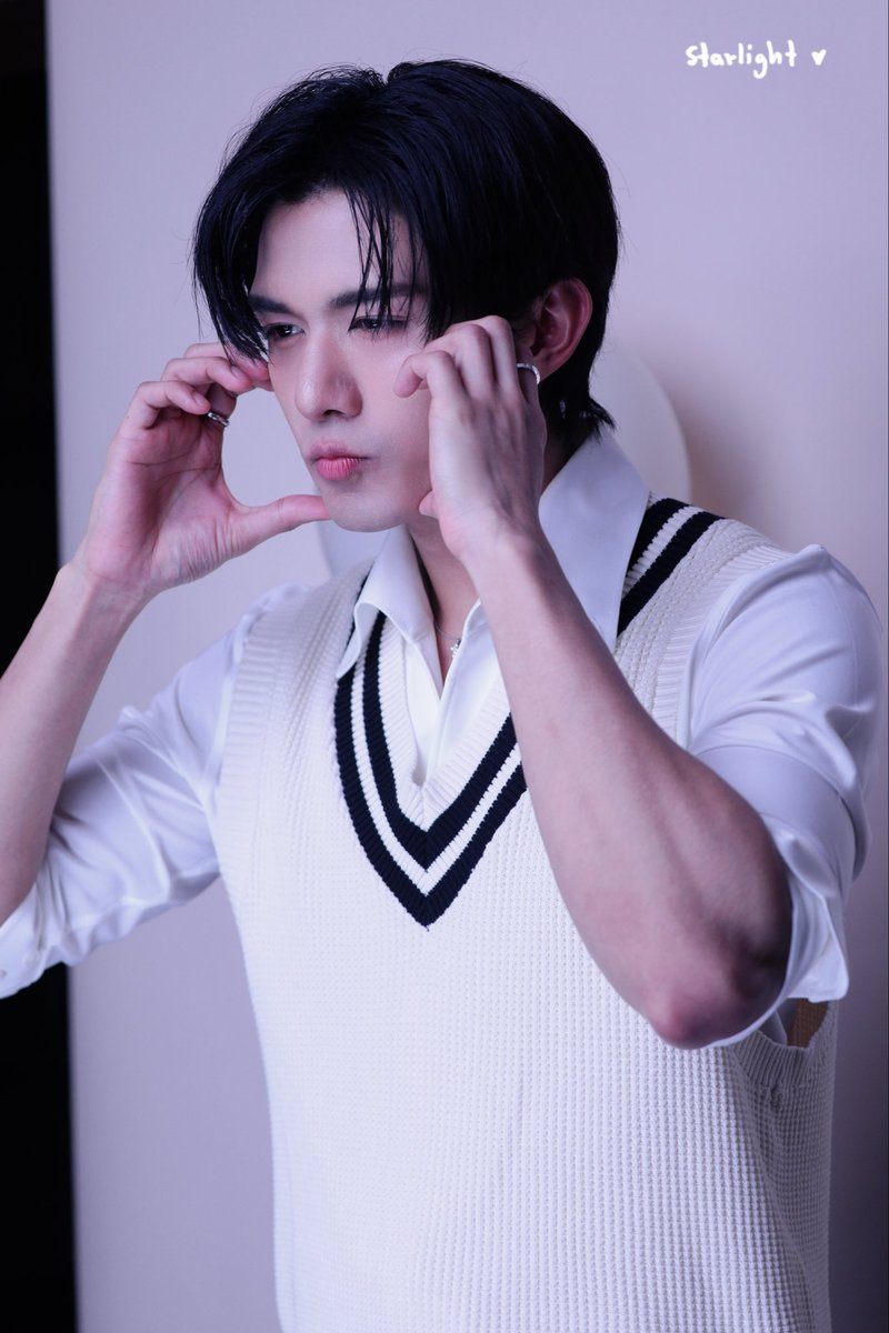 Starlight_YY's tweet photo. 2025.10.5

🫶

NET BW SHINING DAY 

@netsiraphop 
#NetSiraphopShiningDay 
#netsiraphop https://t.co/y56oJiXokO
