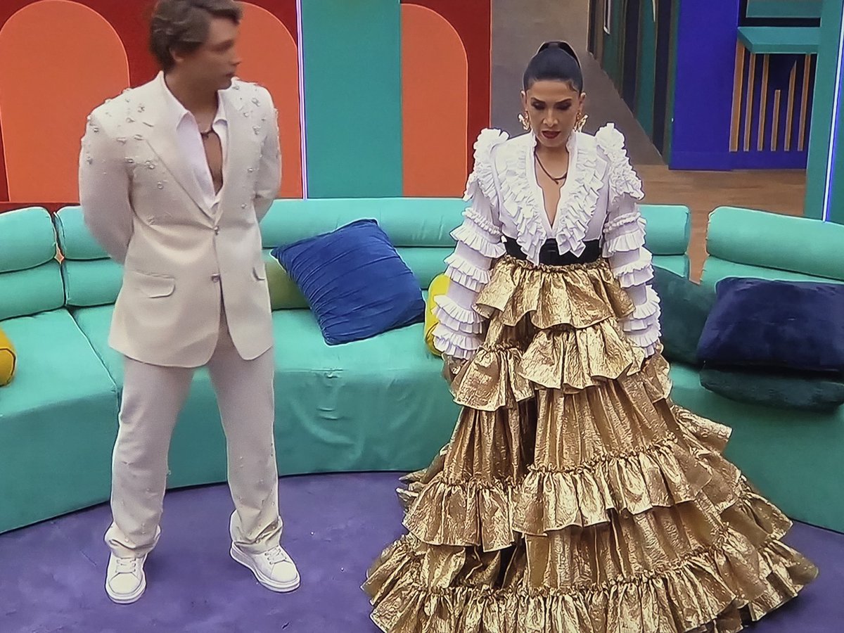 Entre ellos dos está el ganador. Y si por primera vez lo gana una mujer? #LCDFLMX3 #LaCasaDeLosFamososMxً3 
HOY VENGO DE LILA 💜💜💜
